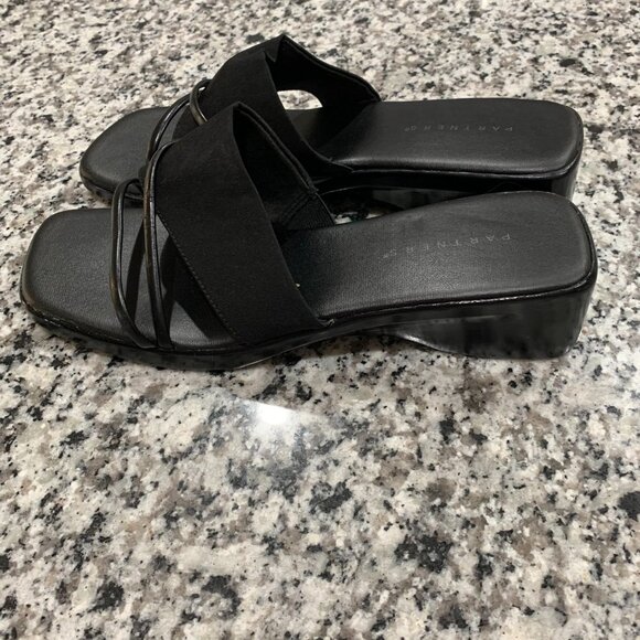 Partners Brand Women's Black Fabric Sandals Size 10 - Picture 3 of 6